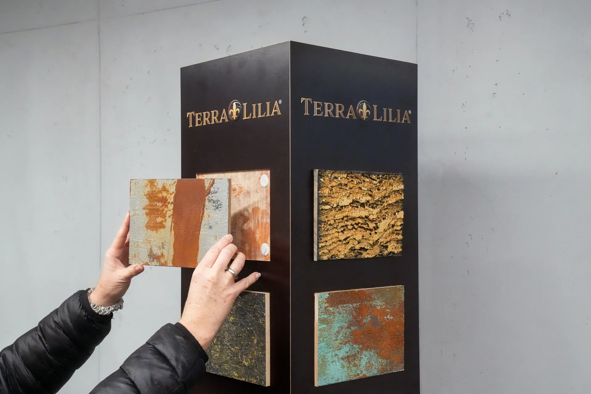 Terra Lilia Mustersäule mit Oberflächenproben