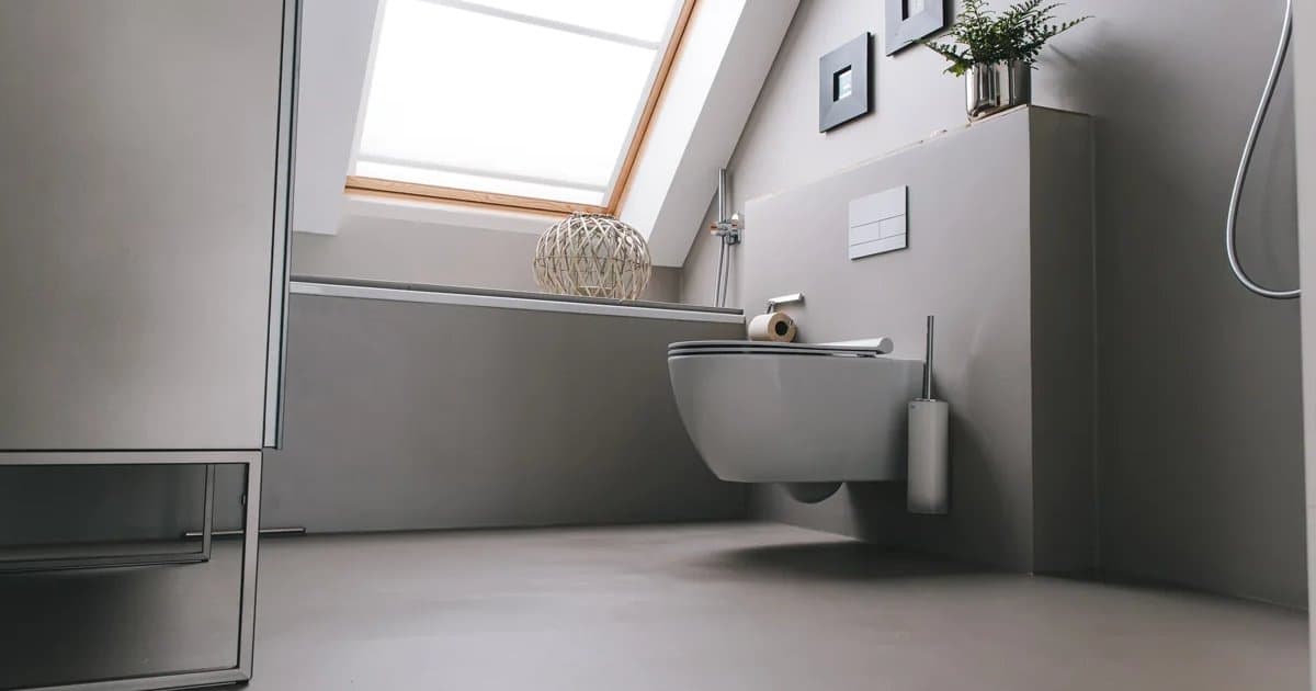 Dachbad mit fugenlosem Boden und Wand aus Terra INCON