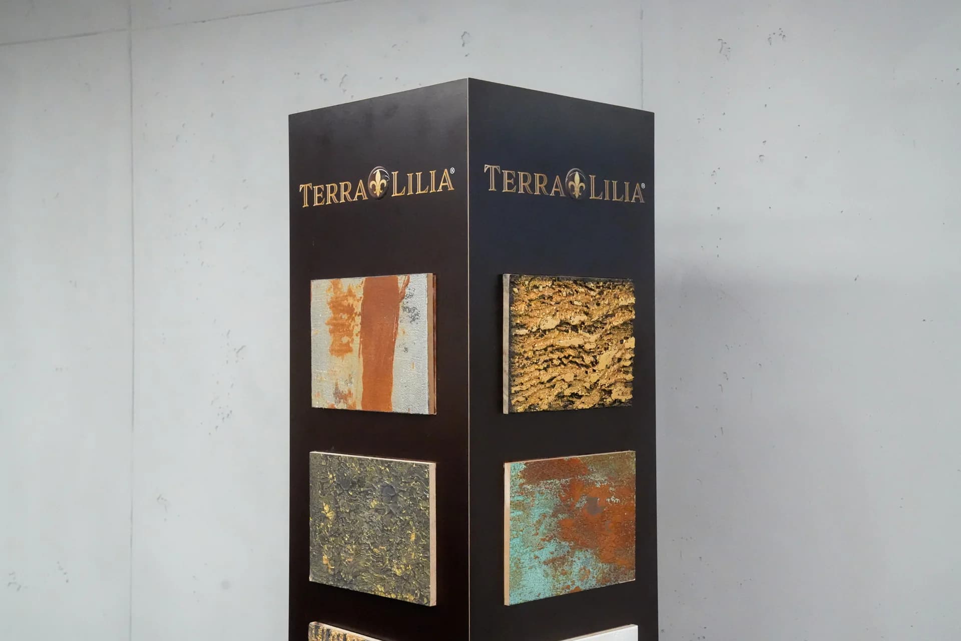 Terra Lilia Mustersäule mit Oberflächenproben